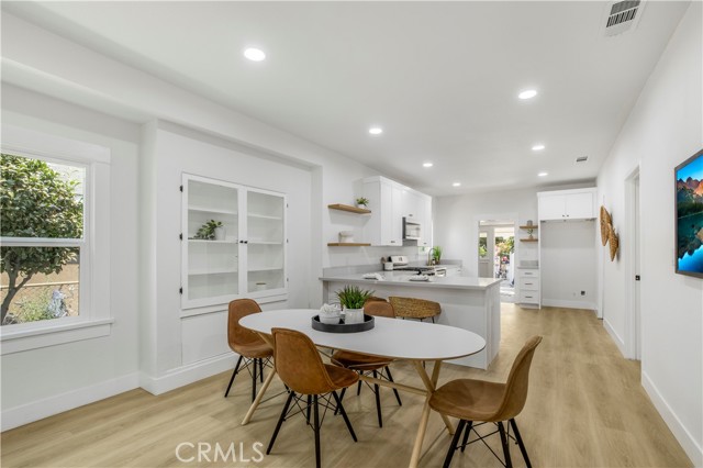1270 W 19th Street, Long Beach CA: https://media.crmls.org/medias/707eaf5a-5940-4014-a2c9-a25b00f46680.jpg