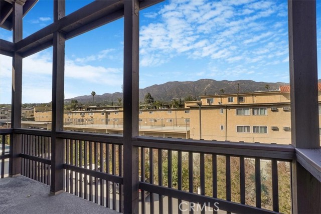 4201 Pennsylvania Avenue, La Crescenta CA: https://media.crmls.org/medias/707f8cf6-607c-466e-ace5-5aca0a9f7f72.jpg