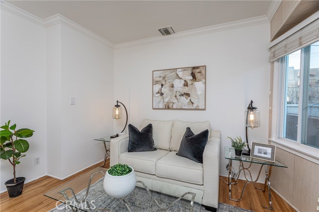 Detail Gallery Image 22 of 46 For 352 W Alameda Ave, Burbank,  CA 91506 - 3 Beds | 2 Baths