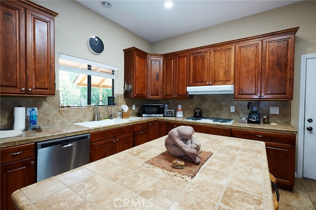 16240 Askin Drive, Pine Mountain Club CA: https://media.crmls.org/medias/707fd8f2-ad9d-4663-beab-1fcb34250e00.jpg