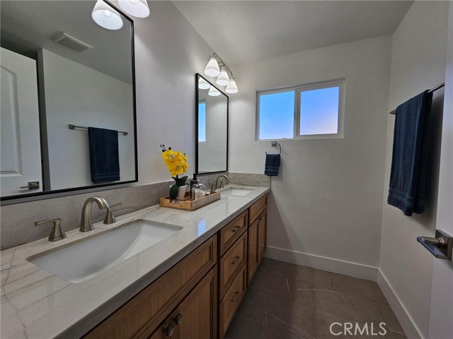 Detail Gallery Image 14 of 25 For 5837 E Gossamer St, Long Beach,  CA 90808 - 3 Beds | 2 Baths