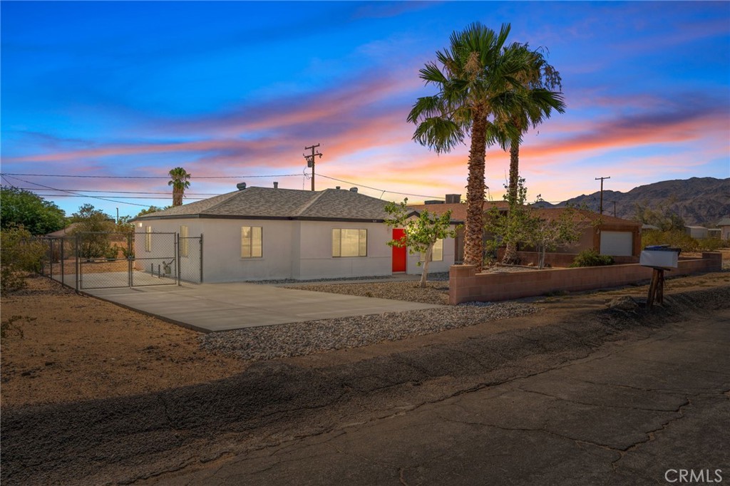 5619 Daisy Avenue