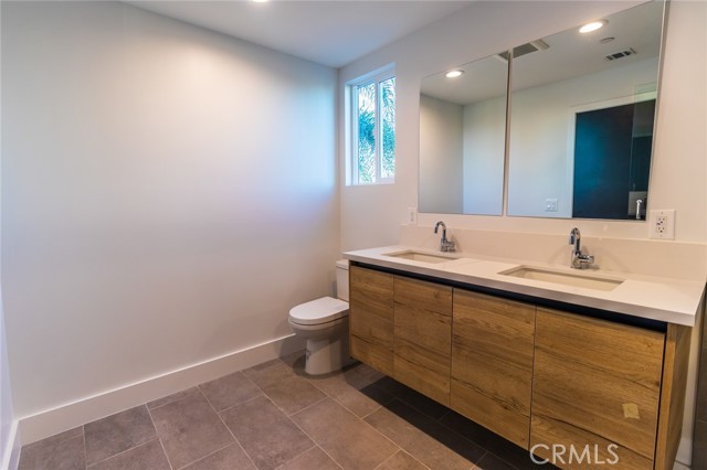 Detail Gallery Image 25 of 28 For 5020 Pickford St, Los Angeles,  CA 90019 - 3 Beds | 3 Baths