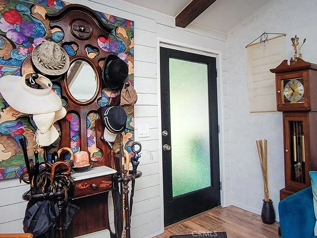 https://media.crmls.org/medias/7081c6d9-b2b7-4a57-91f0-f04bcb25b524.jpg?preset=X-Large