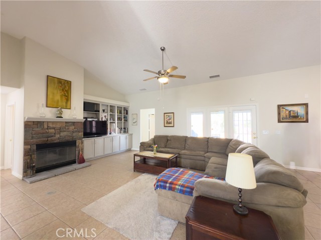 Detail Gallery Image 18 of 75 For 11123 Hickory Ave, Hesperia,  CA 92345 - 4 Beds | 2/1 Baths
