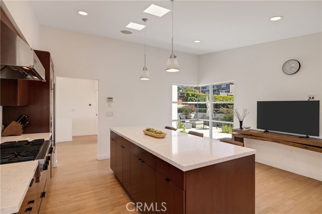 Detail Gallery Image 14 of 39 For 409 Calle Mayor, Redondo Beach,  CA 90277 - 3 Beds | 2/1 Baths