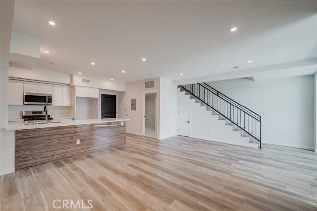 7018 Alabama Avenue, Canoga Park CA: https://media.crmls.org/medias/7082e60c-e546-431a-9f14-0f0fc6a4141a.jpg