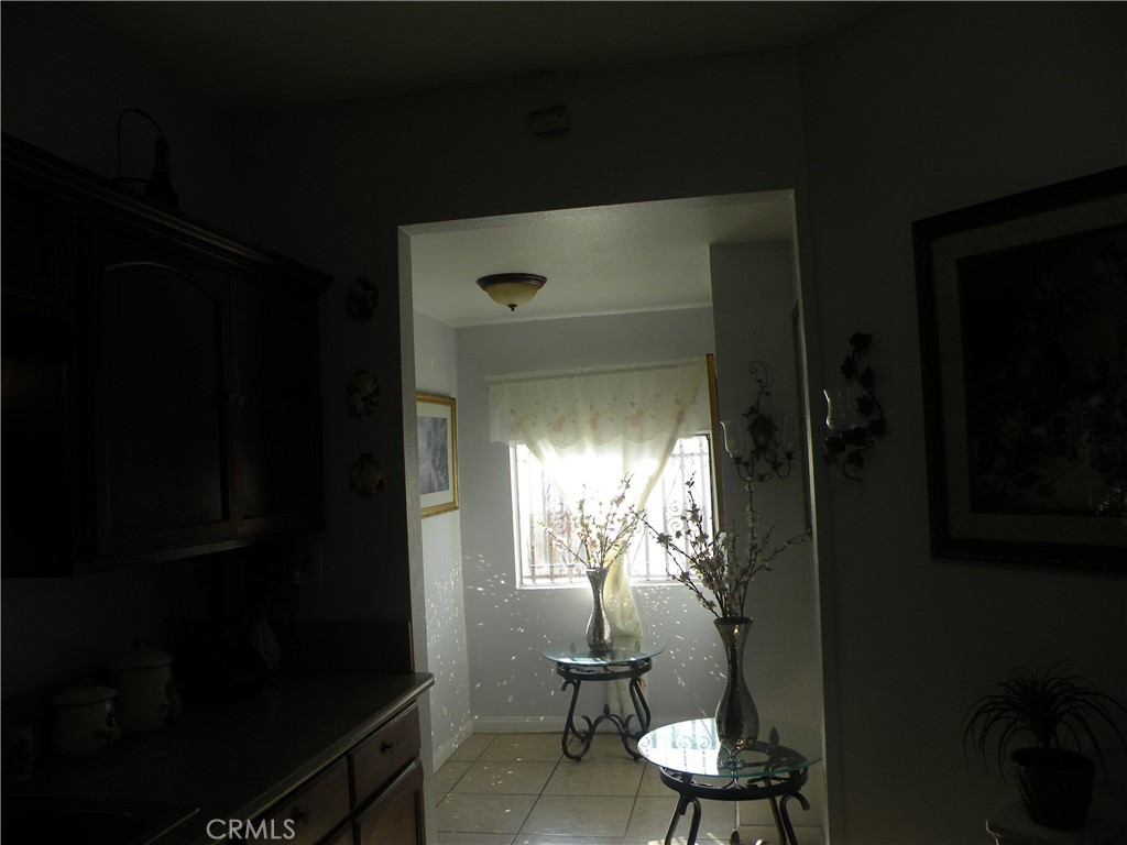 https://media.crmls.org/medias/70830769-0800-47a1-81de-56bb5a1f952b.jpg?preset=X-Large
