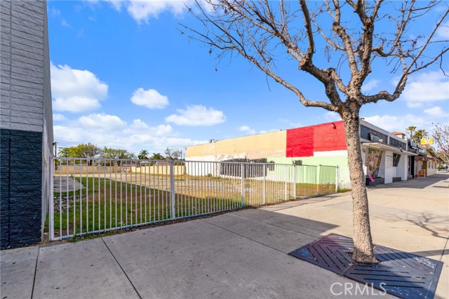 Detail Gallery Image 17 of 19 For 8830 Sierra, Fontana,  CA 92335 - – Beds | – Baths