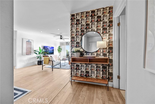 Detail Gallery Image 2 of 24 For 8400 De Longpre #212,  West Hollywood,  CA 90069 - 2 Beds | 2 Baths