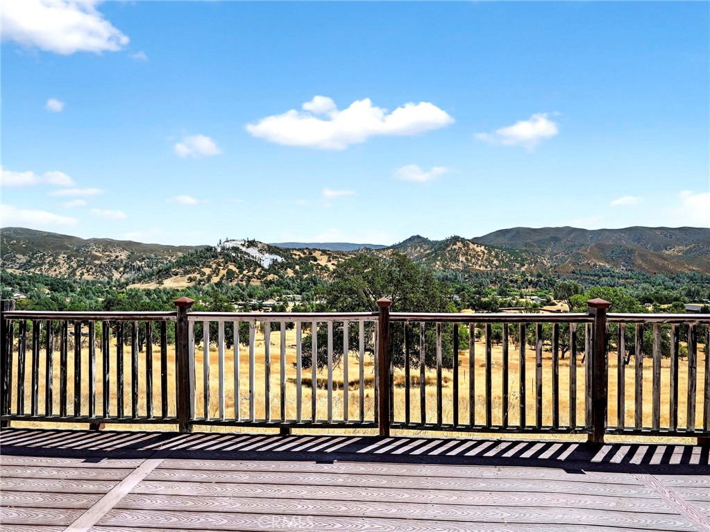 https://media.crmls.org/medias/7084594d-4337-45e6-9b9b-0f520f04a4ea.jpg?preset=X-Large