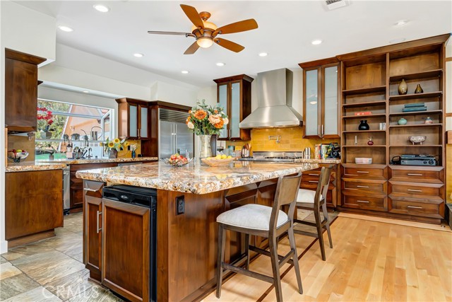 4532 Del Moreno Drive, Woodland Hills CA: https://media.crmls.org/medias/70850eea-5af9-4ce8-bfeb-487553fd7bd6.jpg