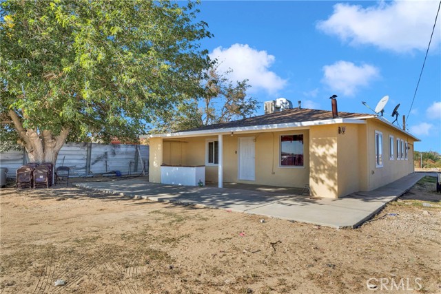 Detail Gallery Image 3 of 38 For 10394 Baker Rd, Lucerne Valley,  CA 92356 - 3 Beds | 1/1 Baths