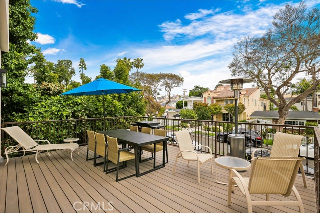 617 Iris Avenue, Corona del Mar CA: https://media.crmls.org/medias/7086e7c4-69bf-4f70-b1fb-38c0e793023c.jpg