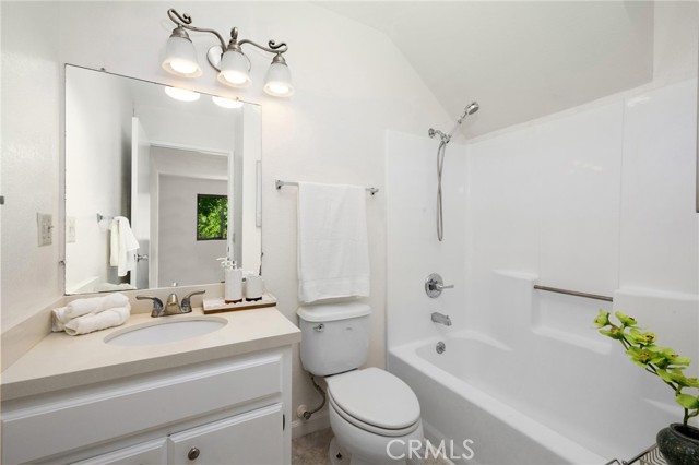 Detail Gallery Image 15 of 29 For 222 S Catalina Ave #8,  Pasadena,  CA 91106 - 3 Beds | 3/1 Baths