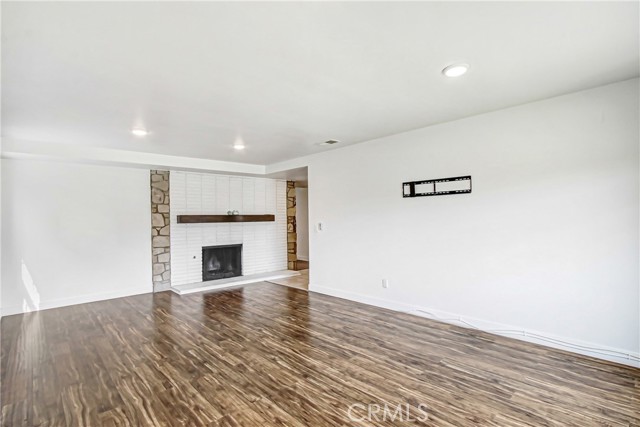 Detail Gallery Image 7 of 25 For 458 Termino, Corona,  CA 92879 - 4 Beds | 2 Baths