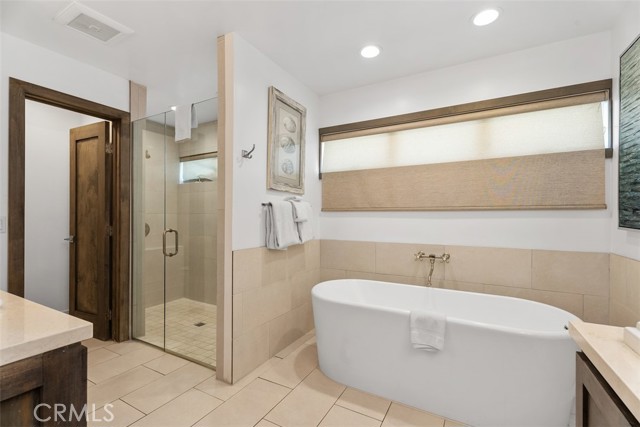 200 E Balboa Boulevard, Newport Beach CA: https://media.crmls.org/medias/708935f1-193b-477c-af75-714e238dc6b6.jpg