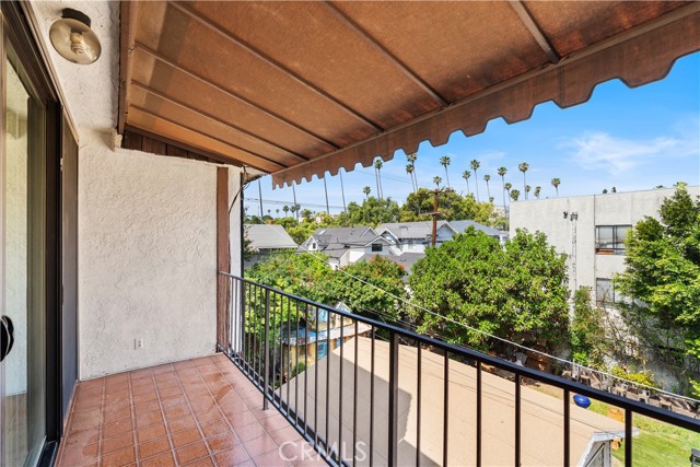 Detail Gallery Image 17 of 35 For 1559 Winona #D3,  Los Angeles,  CA 90027 - 2 Beds | 2 Baths
