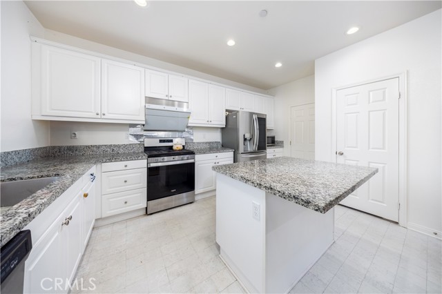 Detail Gallery Image 13 of 28 For 3473 E Sweetbay, Ontario,  CA 91761 - 6 Beds | 3 Baths