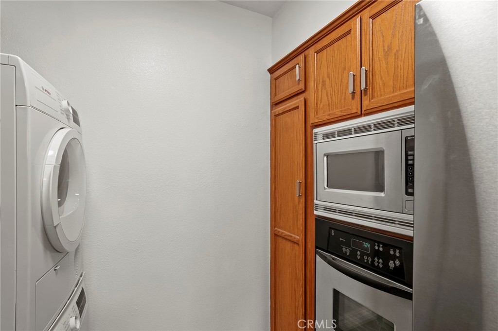 https://media.crmls.org/medias/7089b2b1-bb19-425d-8b2e-d5b15cb76aba.jpg?preset=X-Large
