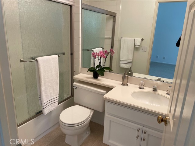 Detail Gallery Image 6 of 18 For 253 Chesterfield #145,  Newport Beach,  CA 92660 - 3 Beds | 3 Baths