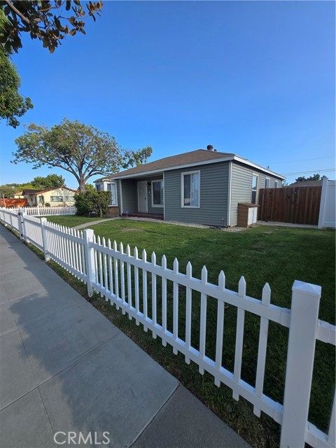Detail Gallery Image 1 of 12 For 1740 E 53rd, Long Beach,  CA 90805 - 2 Beds | 1 Baths