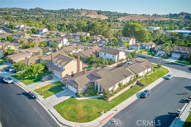 Detail Gallery Image 9 of 49 For 201 S Brookside Ct, Anaheim,  CA 92808 - 4 Beds | 2 Baths