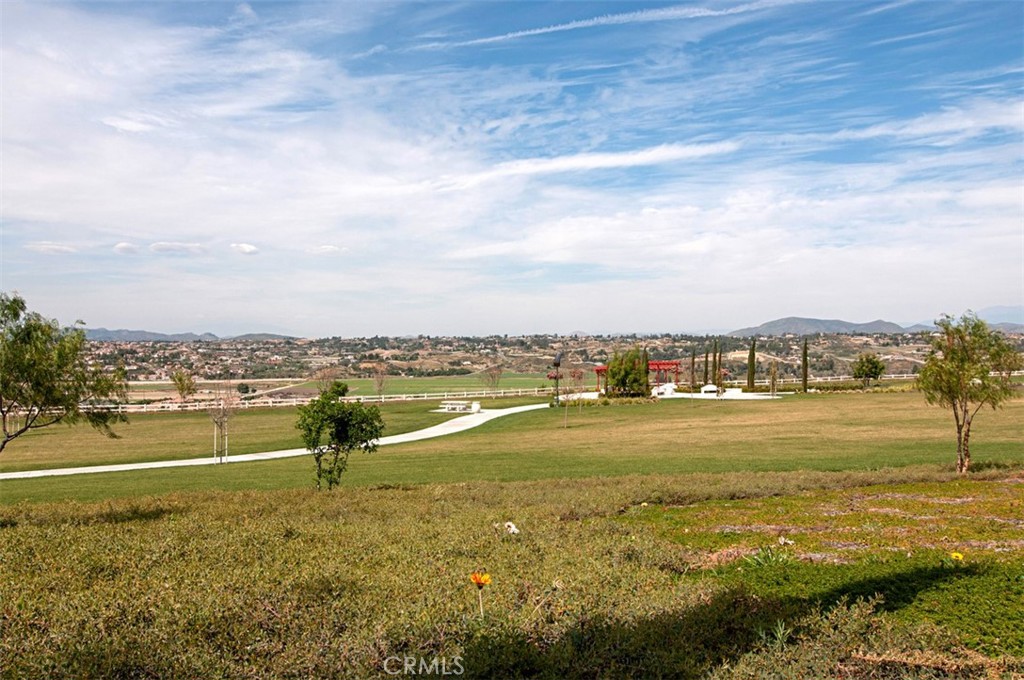 https://media.crmls.org/medias/708b56f1-5074-4524-ba68-f055a7489b3f.jpg?preset=X-Large