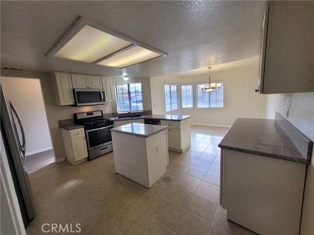 Detail Gallery Image 2 of 25 For 4160 Barnstaple Ct, Hemet,  CA 92545 - 4 Beds | 2 Baths