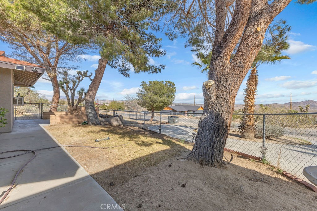 https://media.crmls.org/medias/708bce35-d64f-422e-bd35-1795a29a4f51.jpg?preset=X-Large