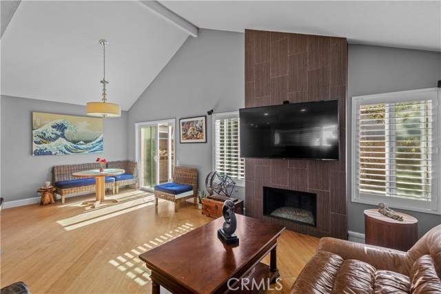 Detail Gallery Image 3 of 43 For 706 Oceanhill, Huntington Beach,  CA 92648 - 3 Beds | 2/1 Baths