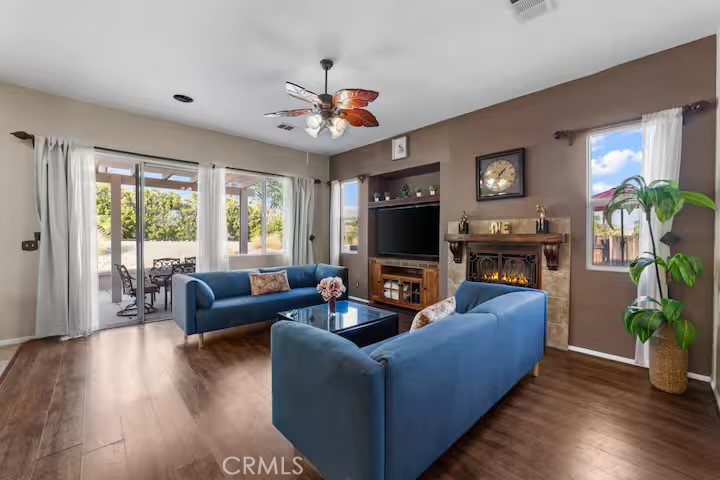 https://media.crmls.org/medias/708d0dc4-d7f7-4366-9f27-d0896c528518.jpg?preset=X-Large