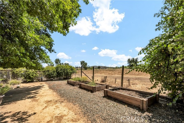 19881 Mountain S, Hidden Valley Lake CA: https://media.crmls.org/medias/708d7957-3b34-46b4-acdb-c355028b2b16.jpg