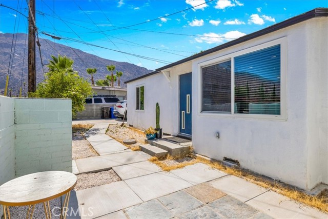 595 S Calle Santa Rosa, Palm Springs CA: https://media.crmls.org/medias/708f2026-21b0-4128-886d-e3de11e239d3.jpg
