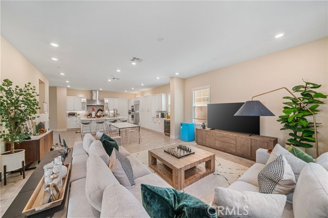 Detail Gallery Image 3 of 27 For 81 Pelican Ln, Irvine,  CA 92618 - 4 Beds | 4/1 Baths