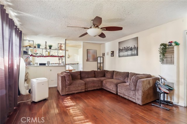1727 Larchwood Avenue, Hacienda Heights CA: https://media.crmls.org/medias/708f9712-35d3-4c96-be87-723eac719c16.jpg