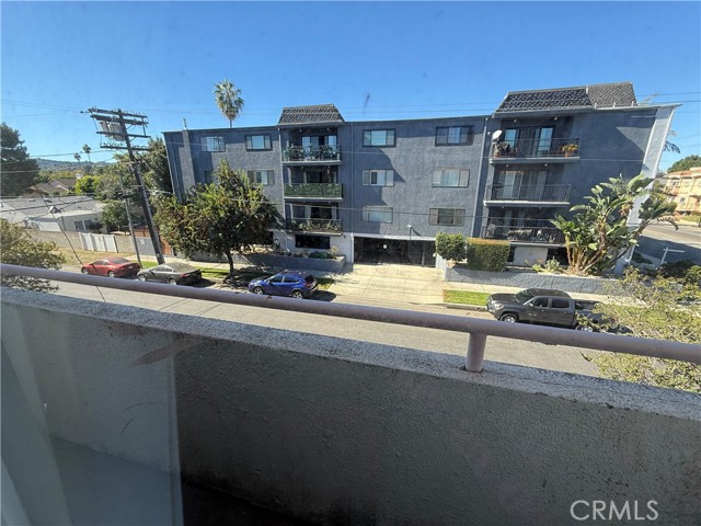 Detail Gallery Image 15 of 17 For 14758 Magnolia Bld, Sherman Oaks,  CA 91403 - 2 Beds | 2 Baths