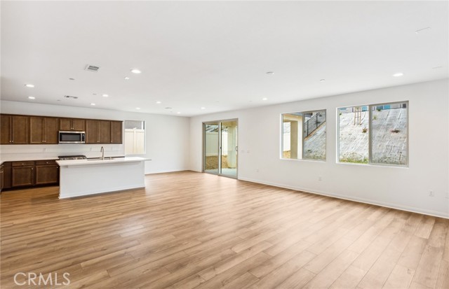 Detail Gallery Image 3 of 26 For 4180 Larchwood Ln, Lake Elsinore,  CA 92530 - 3 Beds | 2 Baths
