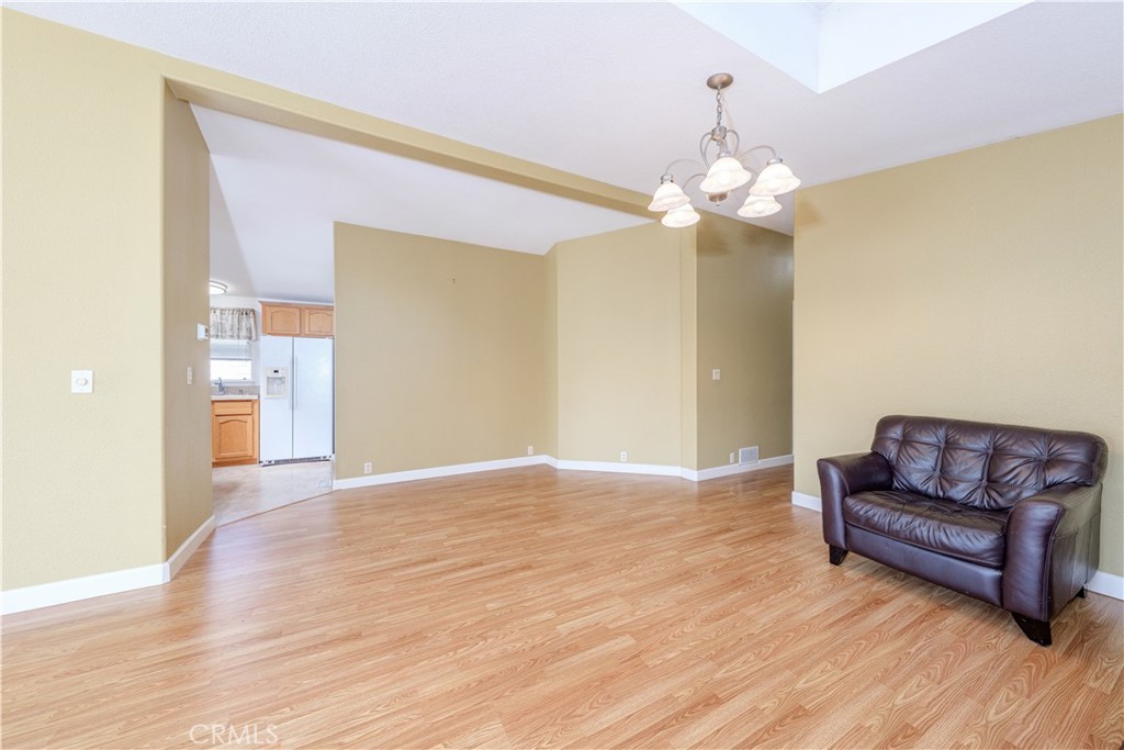 MLS #OC25219351 image #9