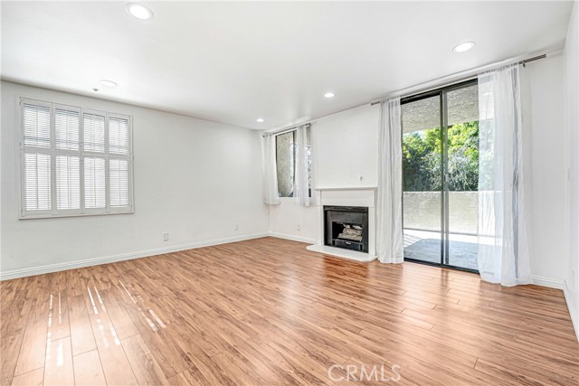 Detail Gallery Image 14 of 22 For 7001 S La Cienega #101,  Los Angeles,  CA 90045 - 2 Beds | 2 Baths