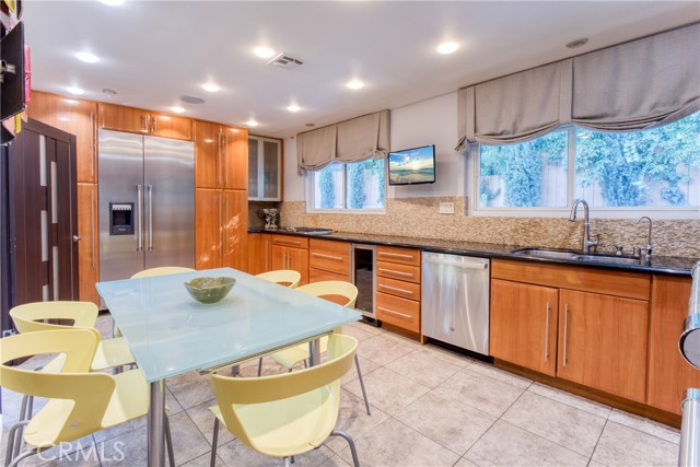 Detail Gallery Image 10 of 52 For 7796 Skyhill Drive, Los Angeles,  CA 90068 - 5 Beds | 3 Baths