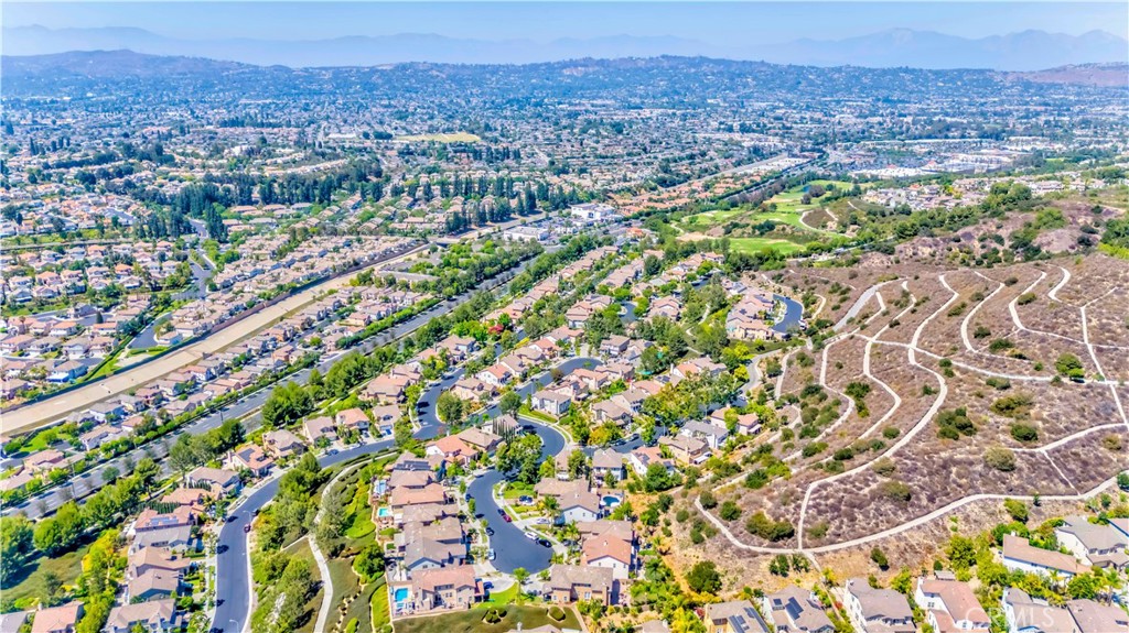 https://media.crmls.org/medias/7091cabf-68ab-4a0c-b51d-b54776e4ec31.jpg?preset=X-Large
