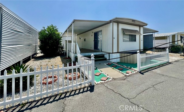 880 N Lake Street, Hemet CA: https://media.crmls.org/medias/70926b8d-6a76-48bb-961b-d19c4e654d2c.jpg