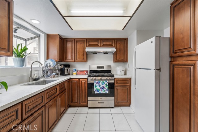 Detail Gallery Image 17 of 45 For 119 N Alhambra Ave #D,  Monterey Park,  CA 91755 - 3 Beds | 3 Baths