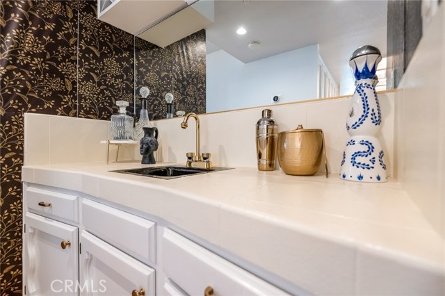 Detail Gallery Image 14 of 69 For 530 E Estate Dr, Tulare,  CA 93274 - 3 Beds | 3 Baths