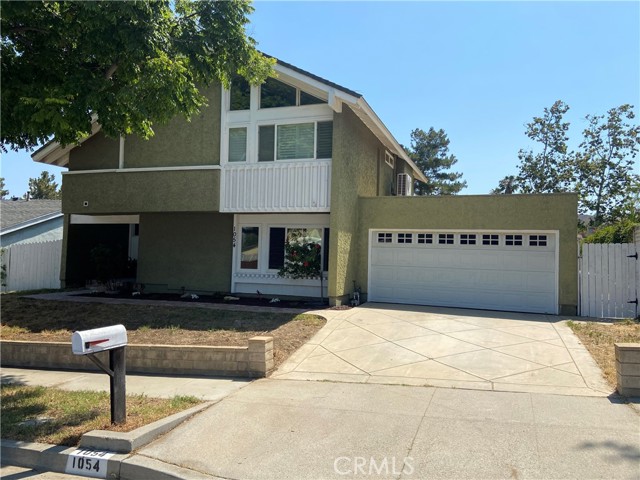 1054 Currier Avenue, Simi Valley CA: https://media.crmls.org/medias/70935a8a-7b46-4c88-9362-e6580bc247e6.jpg