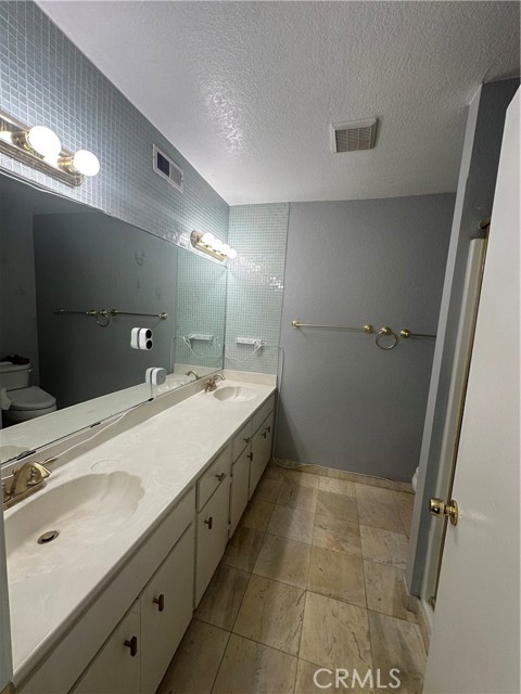 Detail Gallery Image 14 of 19 For 2030 S Bon View #G,  Ontario,  CA 91761 - 2 Beds | 2/1 Baths