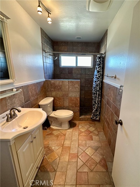 REMODELED UPSTAIRS SECONDARY BATH