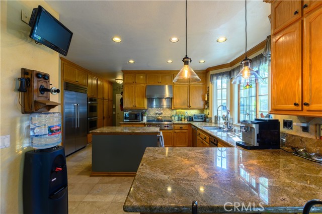 Detail Gallery Image 12 of 47 For 1811 Maiden Ln, Petaluma,  CA 94954 - 5 Beds | 3 Baths