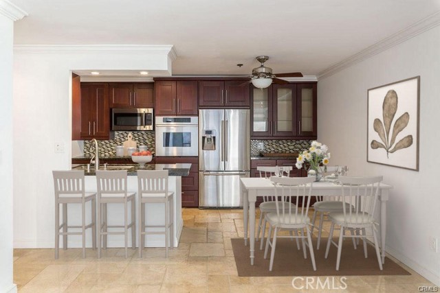 Detail Gallery Image 7 of 31 For 555 Esplanade #418,  Redondo Beach,  CA 90277 - 2 Beds | 2 Baths